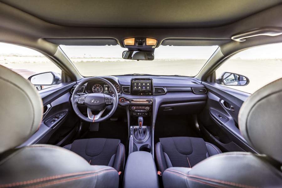 Торпедо Hyundai Veloster Turbo 2018 года  (NA) (фото 6 из 61)
